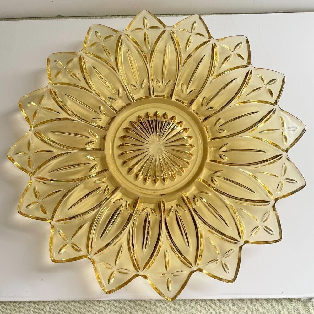 Vintage Federal Glass Petal Yellow Sunflower Pressed Glass 11.5" Serving Plate